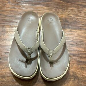 Olukai size 9 thong sandals